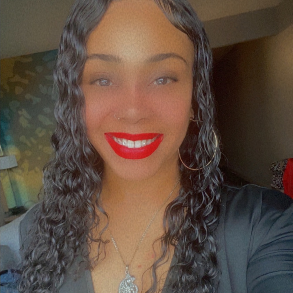 Meet your Posher, Alleshia